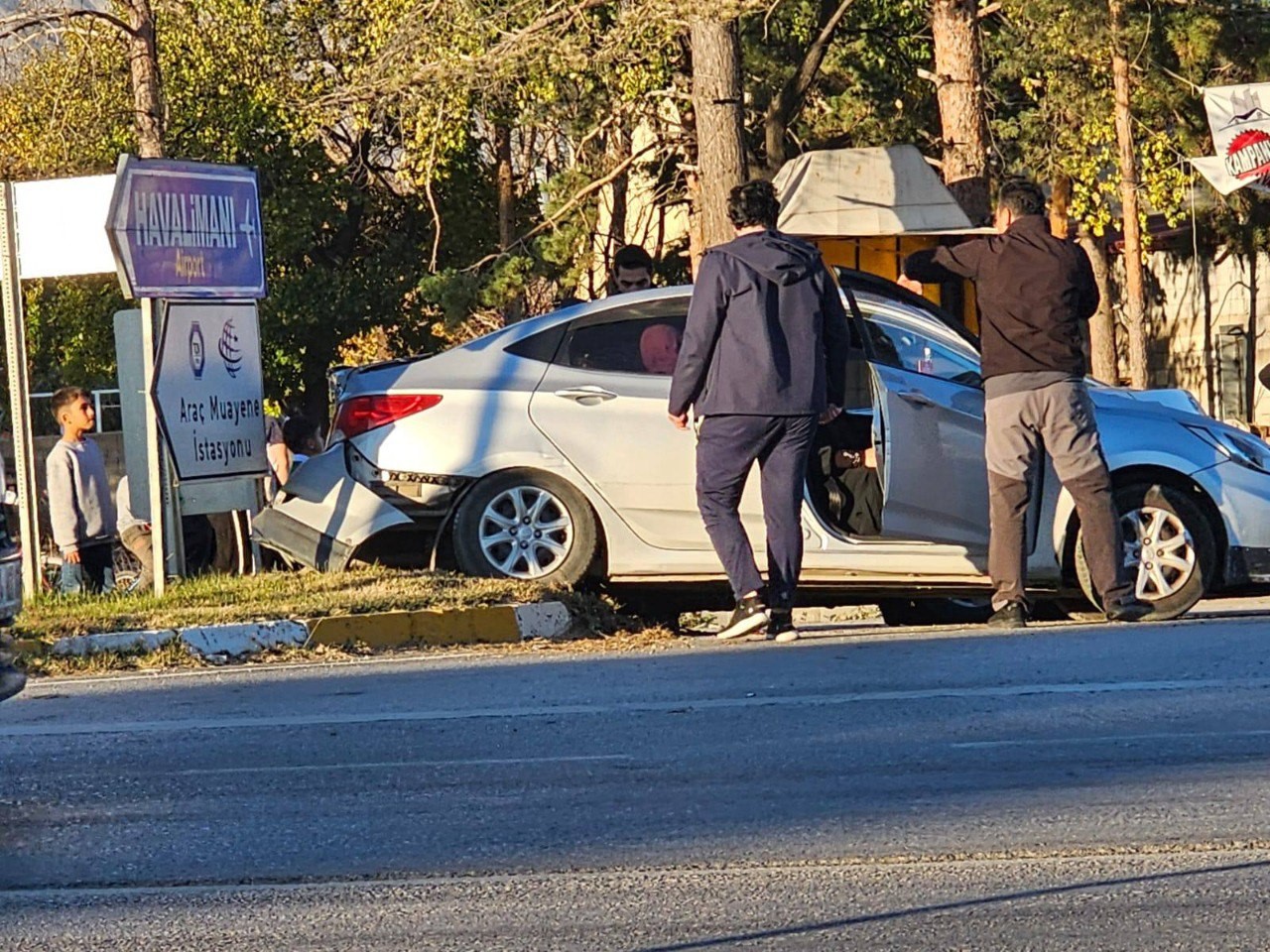 Erzincan’da iki otomobil çarpıştı: 5 yaralı