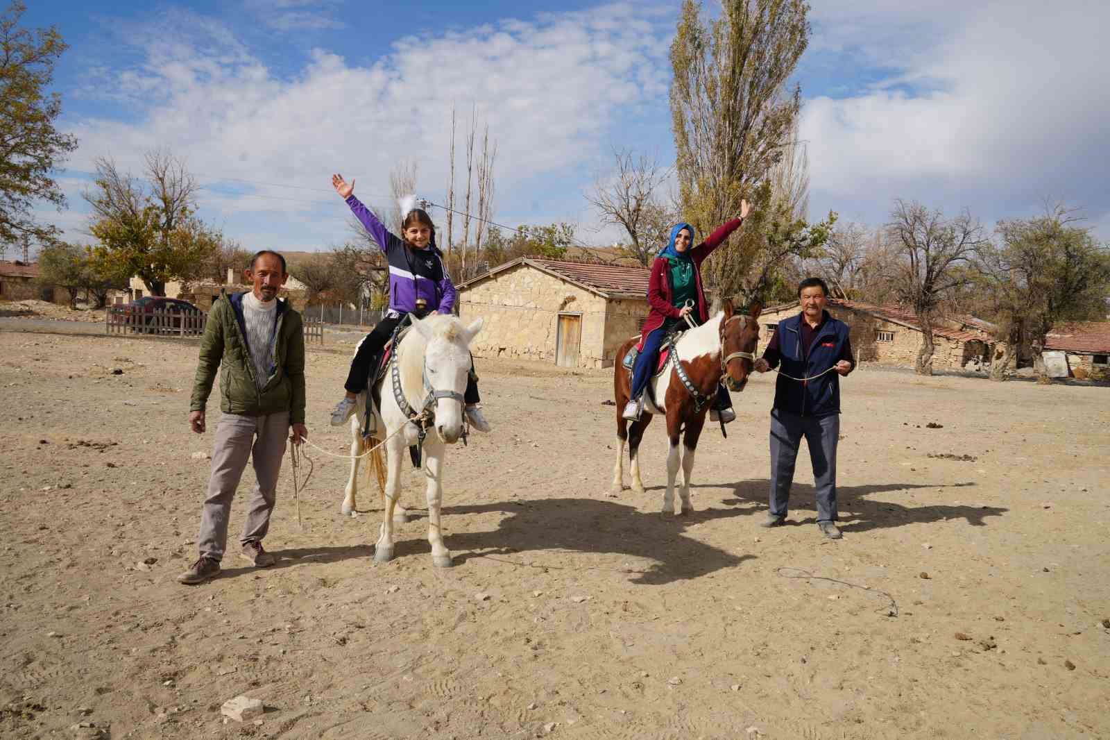 Altay köyünde "Ailem Okulum" projesiyle Kazak kültürü tanıtıldı
