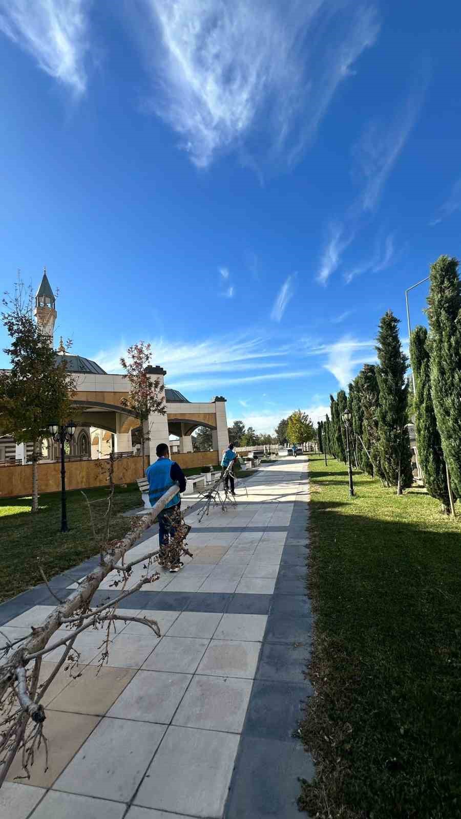 Hükümlüler külliyenin bakımını gerçekleştirdi
