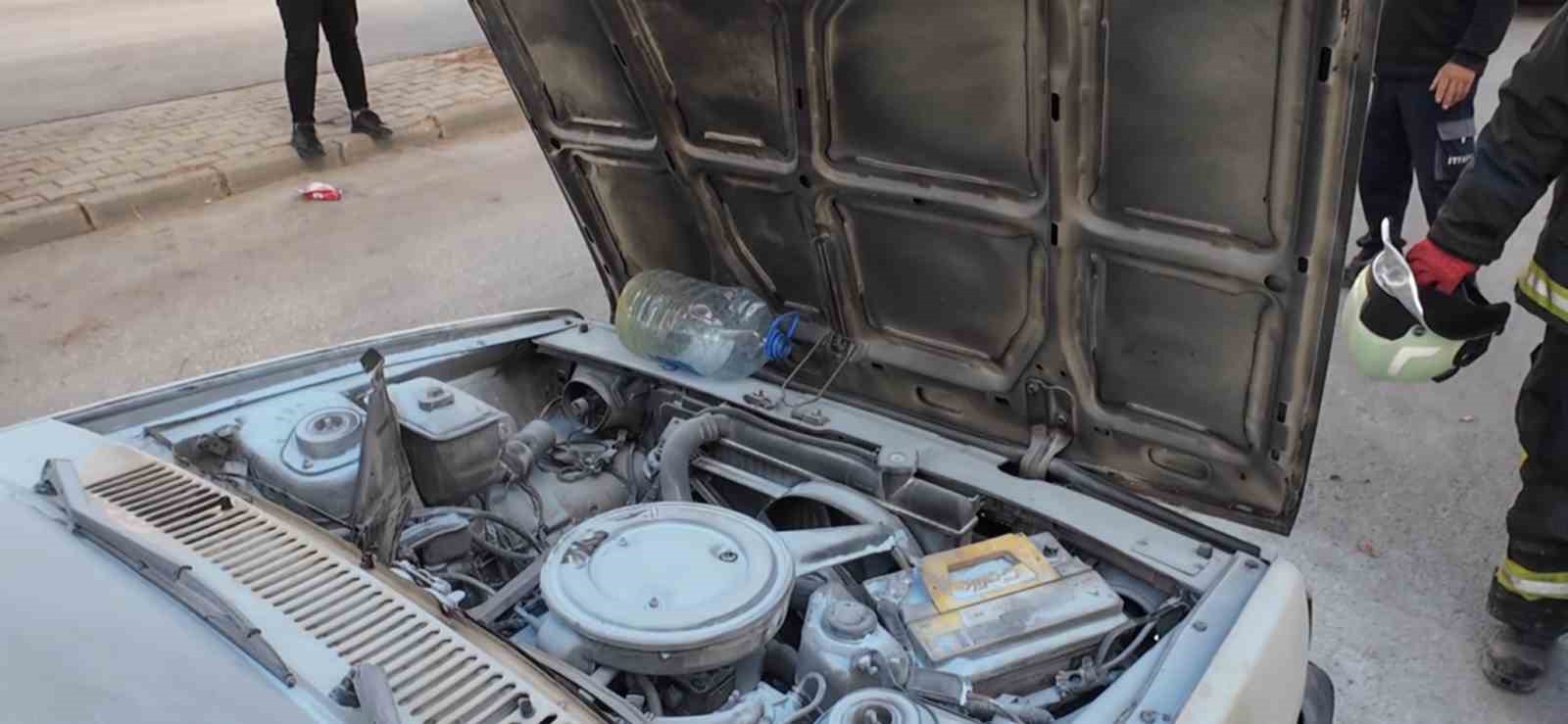 Karaman’da alev alan Fiat Tofaş’ı vatandaşlar söndürdü