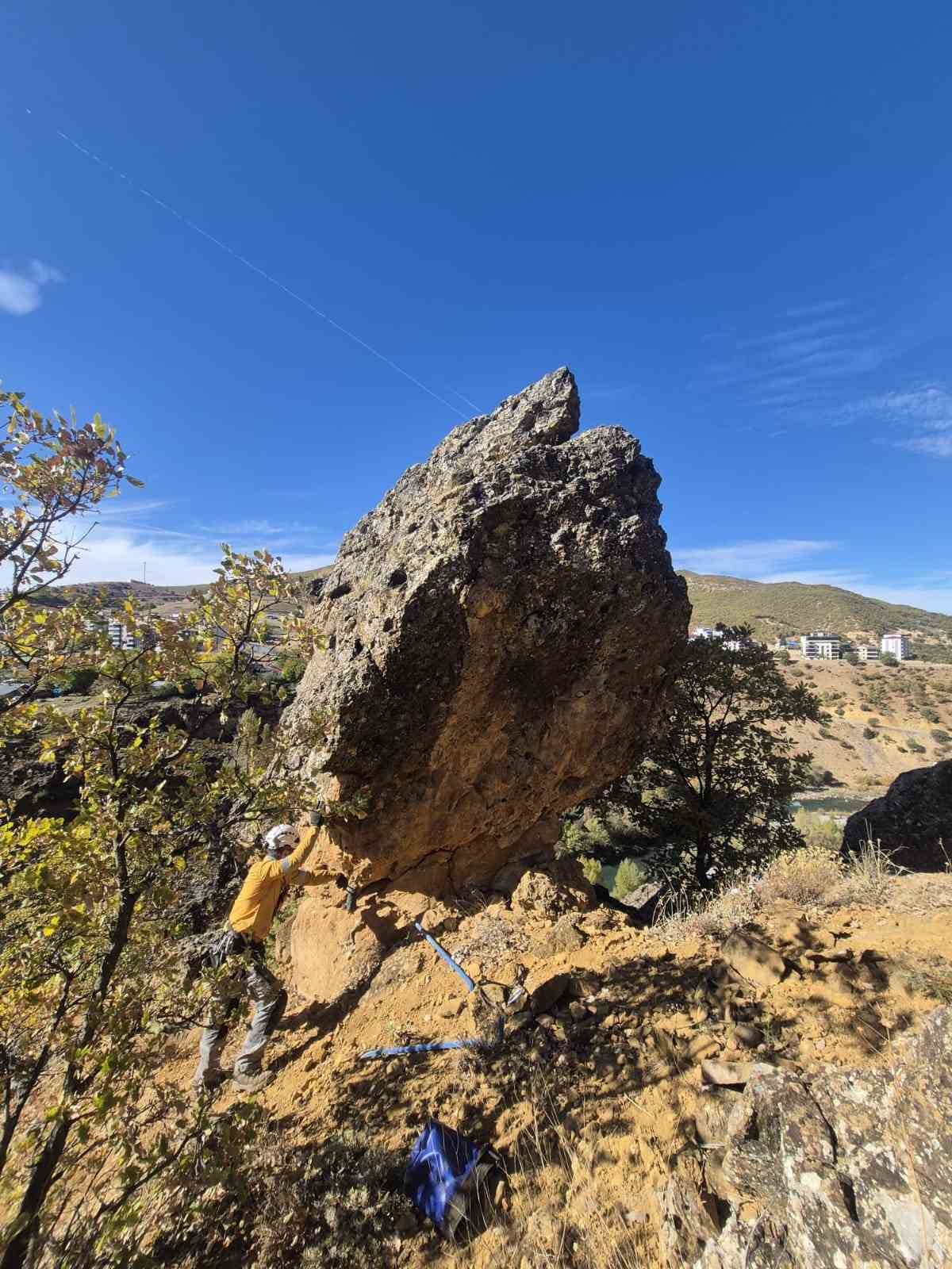 Ovacık yolunda g&uuml;venlik &ccedil;alışmaları başladı
