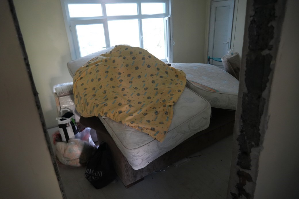 Buz gibi evde tek başına yaşayan gencin yürek burkan hikayesi