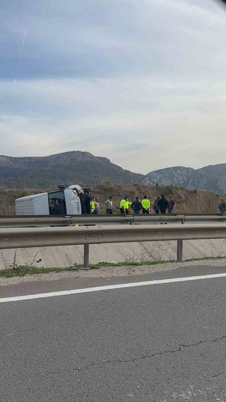 Bilecik’te 4 aracın karıştığı zincirleme kazada 3 kişi yaralandı