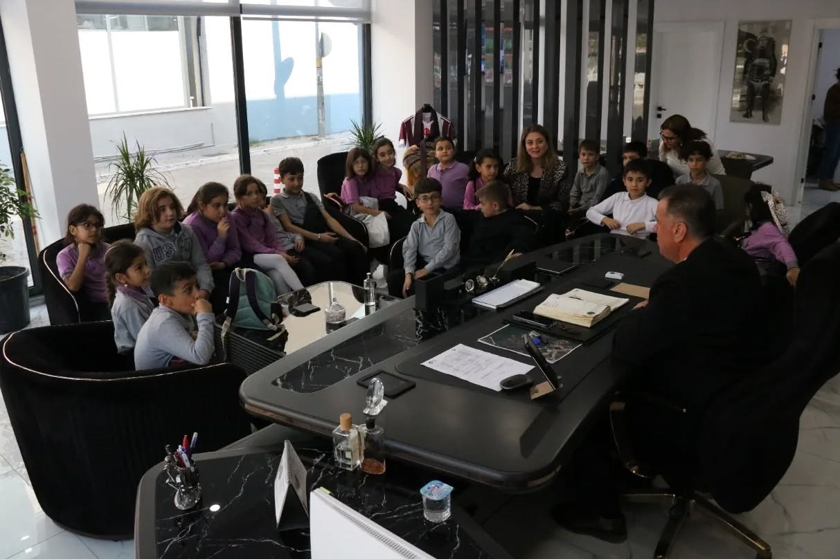 Başkan Ercan, &ouml;ğrencilerle bir araya geldi
