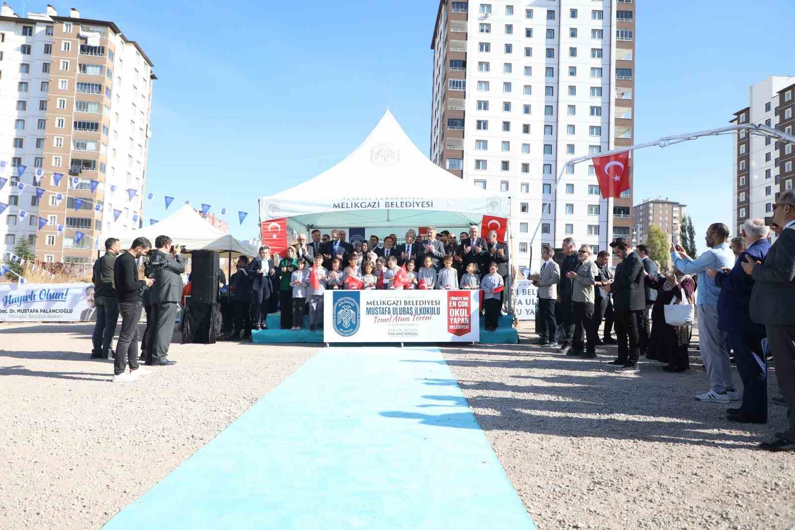 Esentepe mahallesinde bir ilkokulun daha temelleri atıldı
