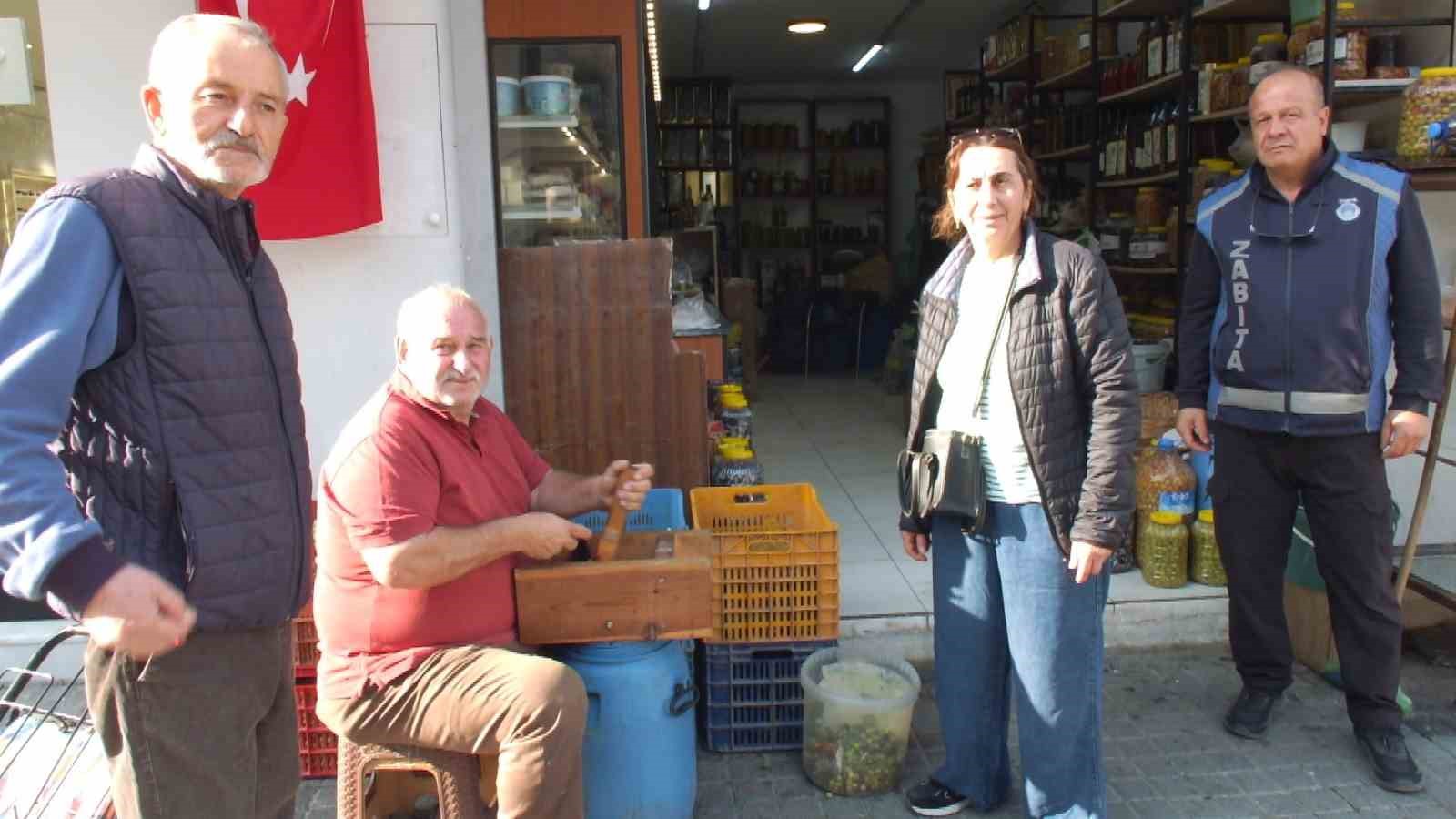 Balıkesir’de kırma zeytinlerin hazırlanmasına başlandı
