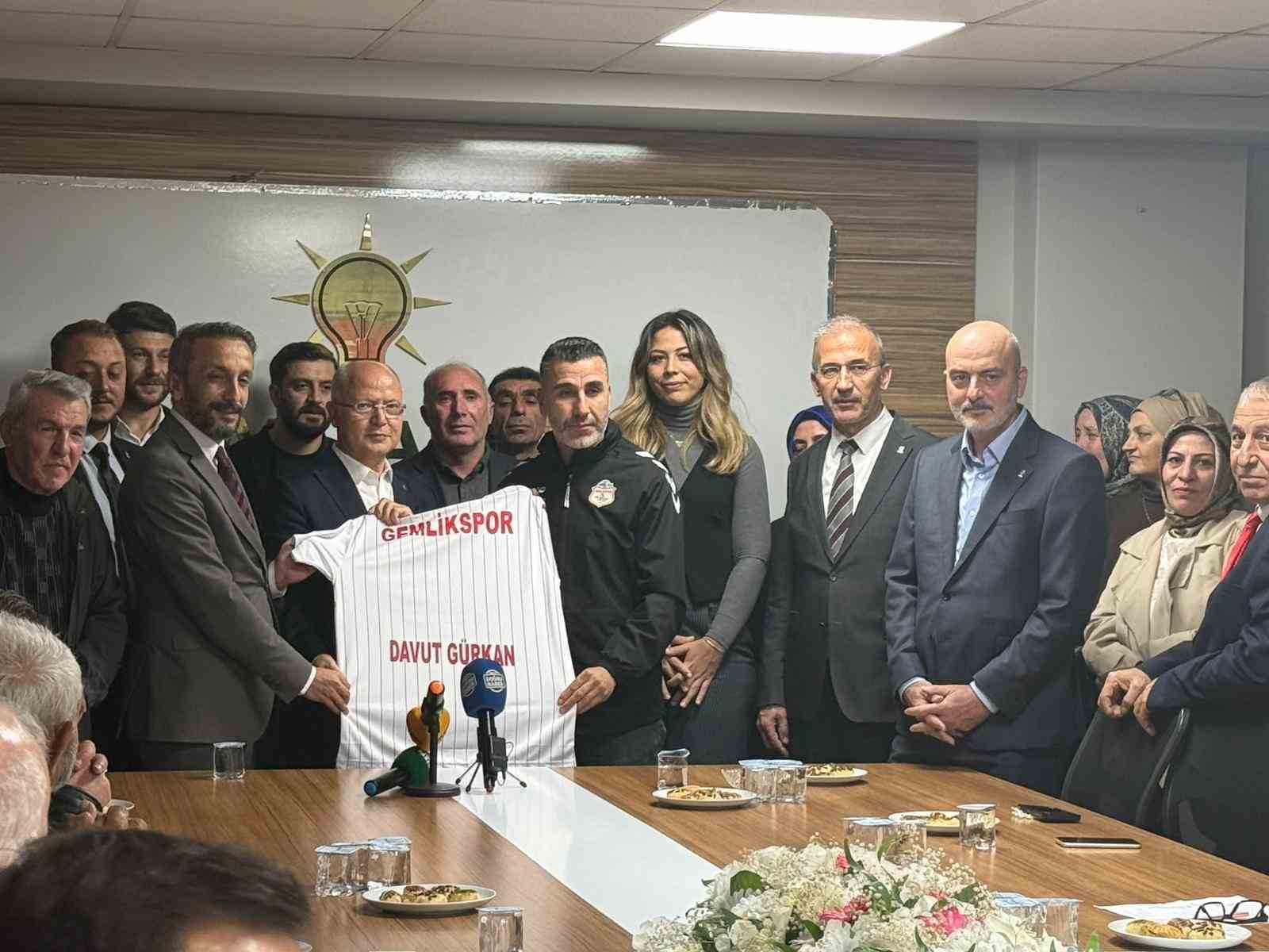 Gemlik’te AK Parti’ye 800 yeni üye katıldı