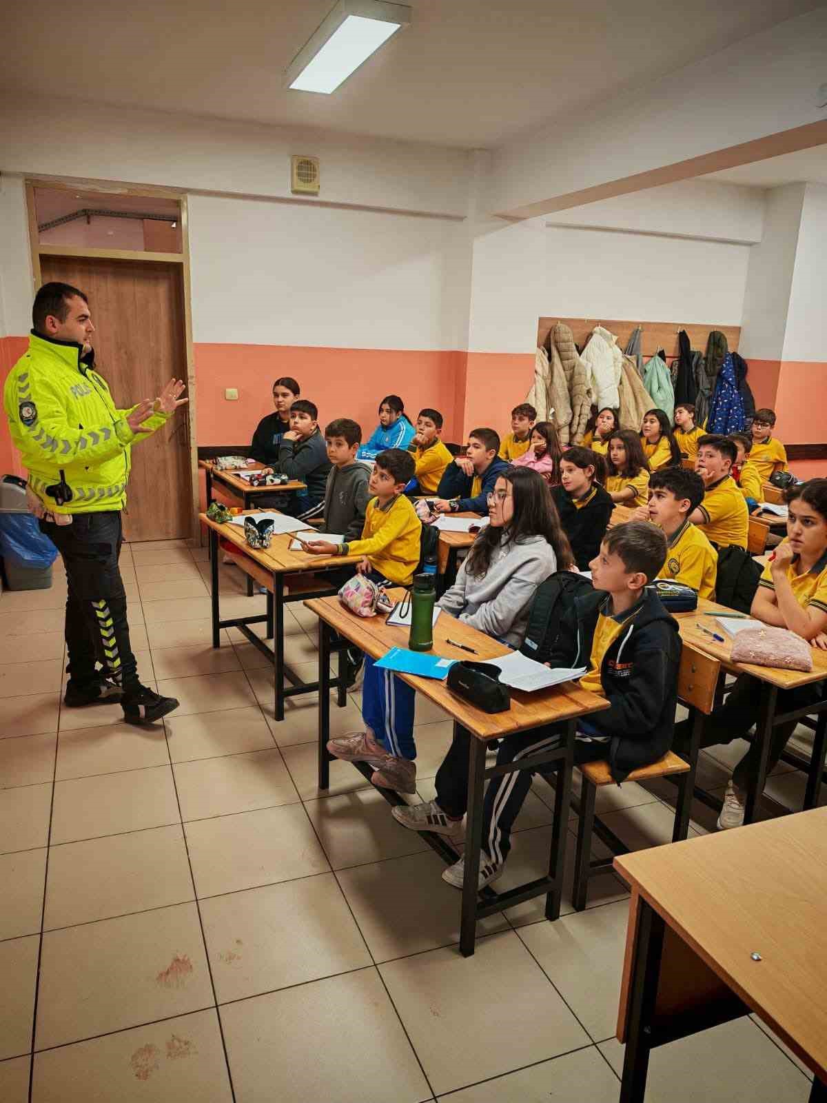 Beypazarı’nda okullarda trafik ve yaya güvenliği eğitimi
