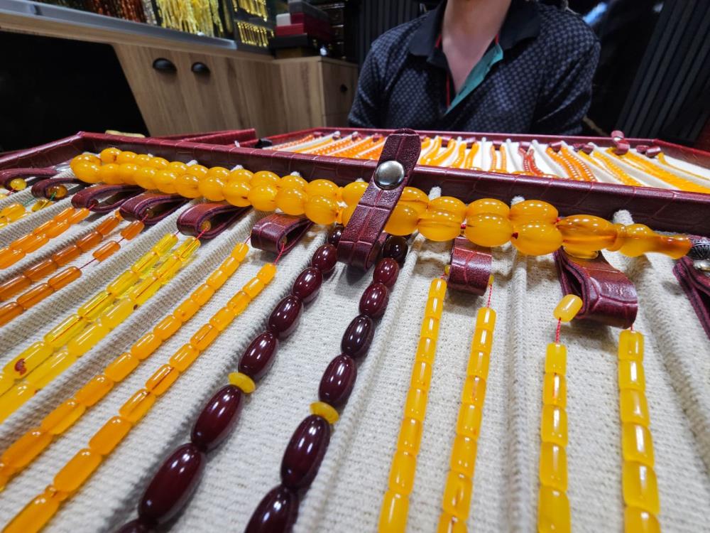 Tespih aşkı sınır tanımadı: 1 milyon 600 bin liralık Osmanlı kehribarı aldı