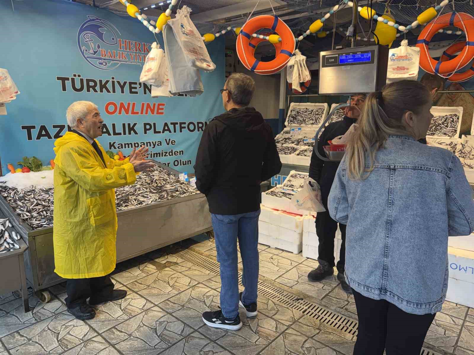 Hamsi fiyatı yüzleri güldürdü, kilosu 60 liraya düştü
