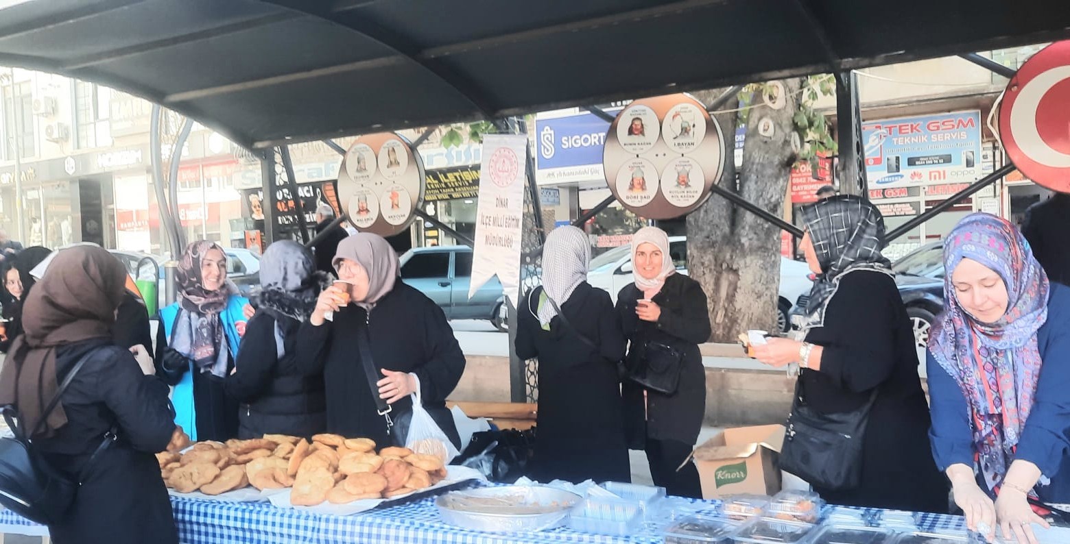 Gazze için hayır çarşısı kurdular
