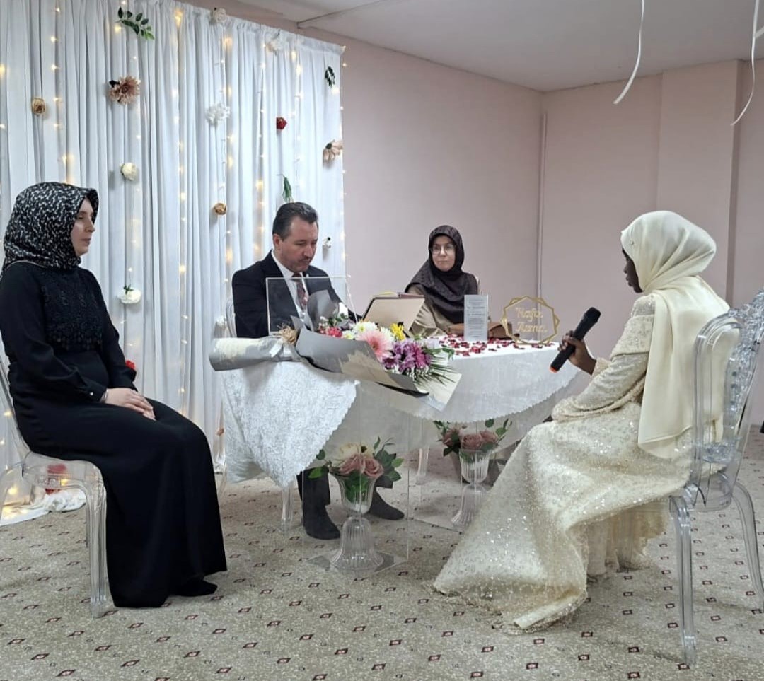 Sudanlı Tıp Fakültesi öğrencisi okulunu dondurup 8 ayda hafız oldu
