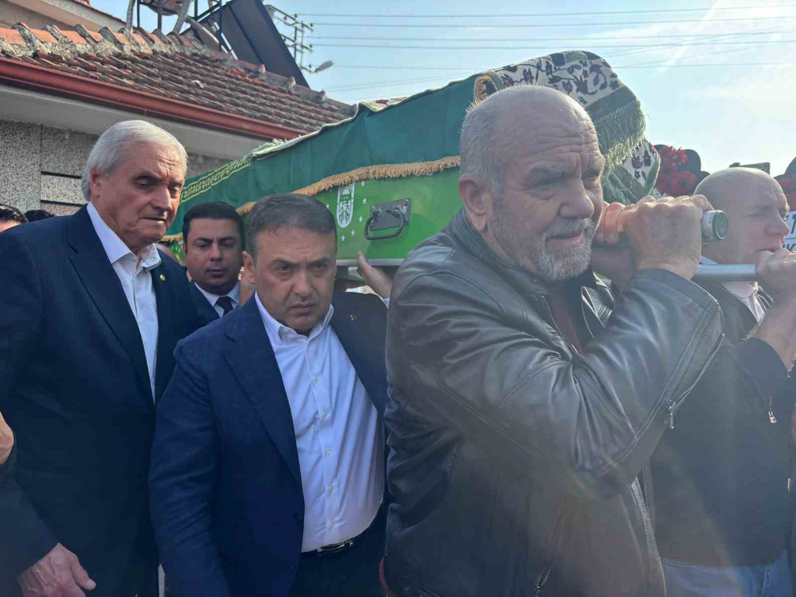 ’Yaşayan İnsan Hazineleri’ ödüllü Salim Yaşar son yolculuğuna uğurlandı
