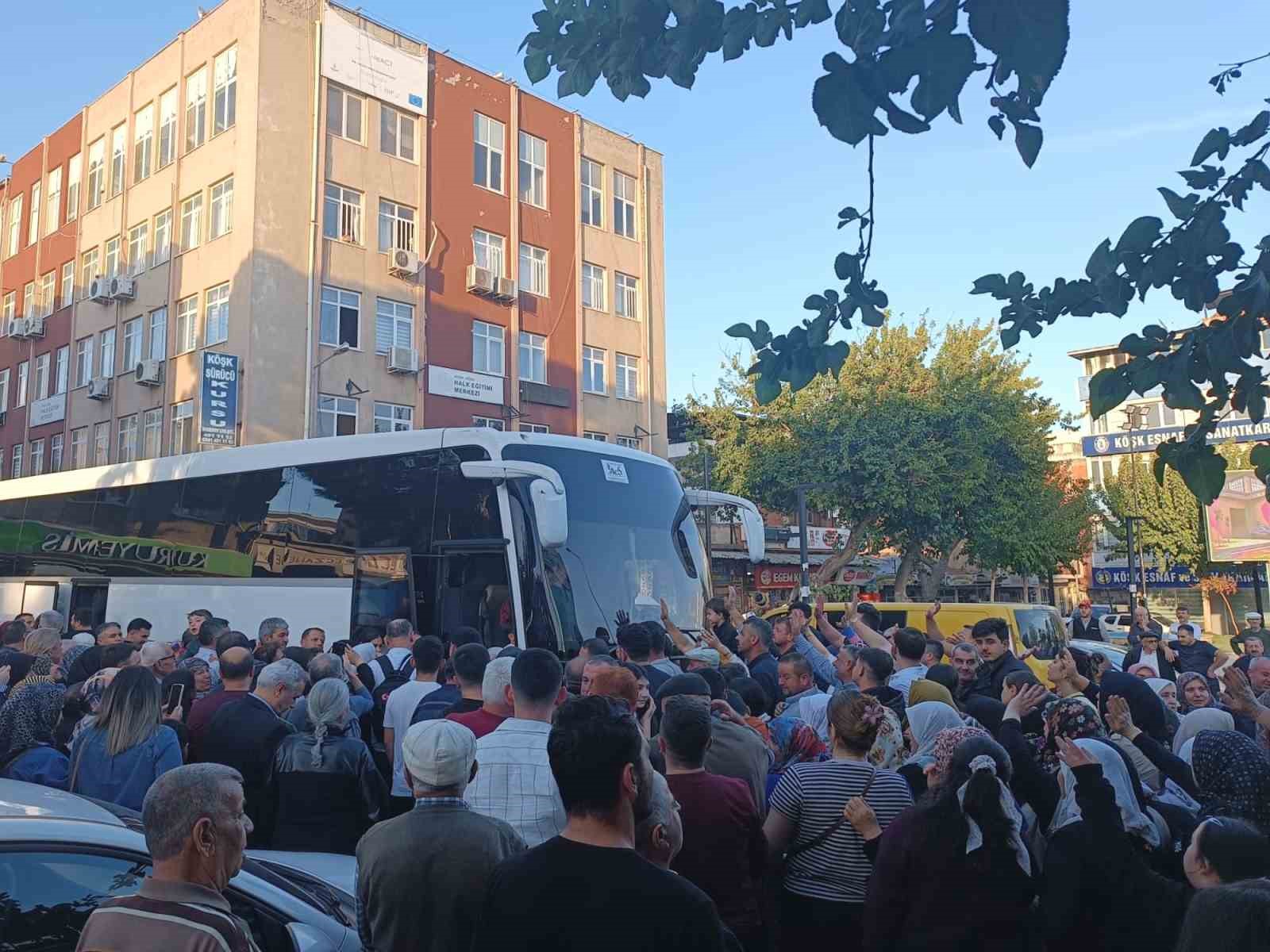 Köşk’te umre yolcuları dualarla uğurlandı
