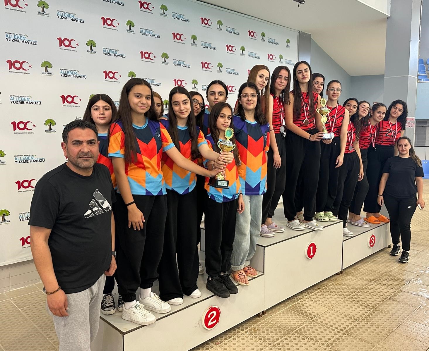 Elazığlı sporculardan su topunda büyük başarı
