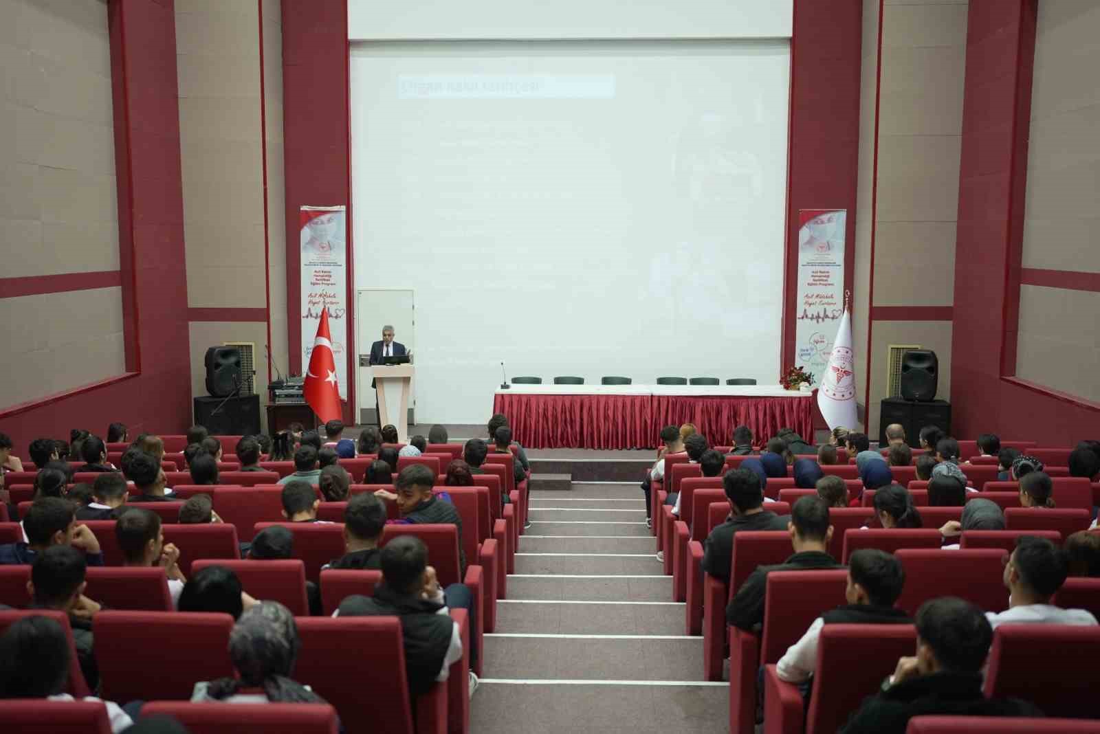 Uzman Doç. Dr. Dişli: "Nakillerle birçok hasta hayata tutunmaktadır"
