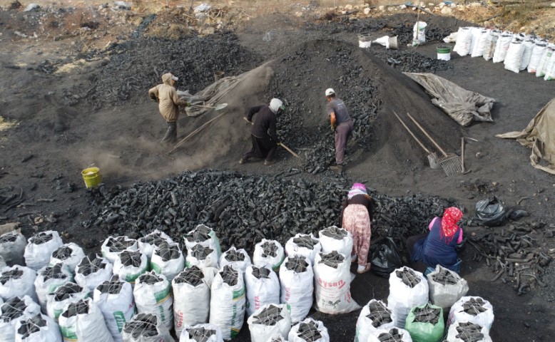 Torosların eteğinde zorlu ’kömür’ mesaisi