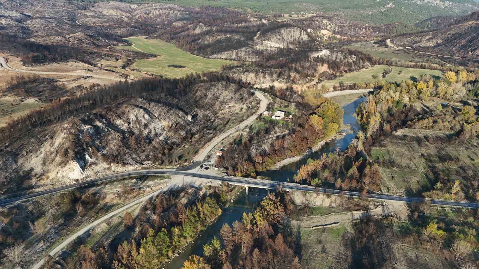 Karabük’te yanan ağaçlarla sonbahar renkleri aynı kadrajda görüntülendi
