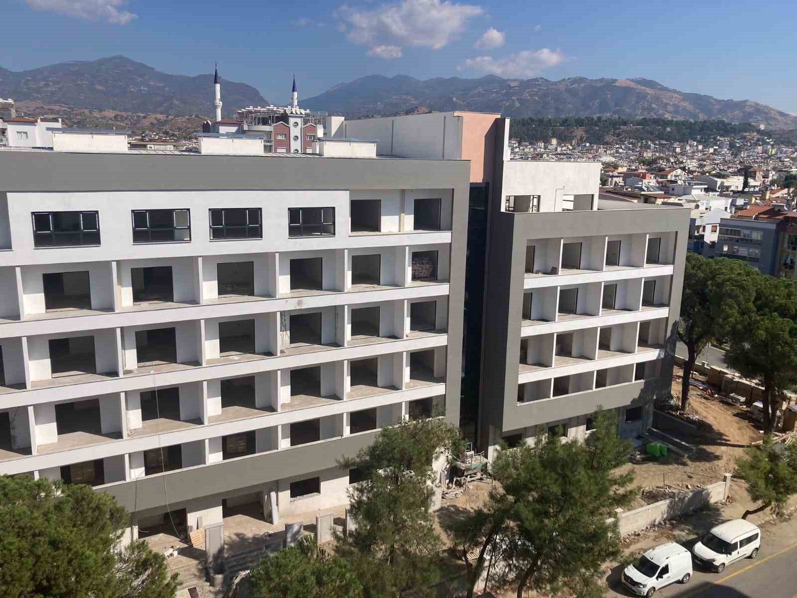 Vali Canbolat, Huzurevi ve Rehabilitasyon Merkezi inşaatında incelemelerde bulundu
