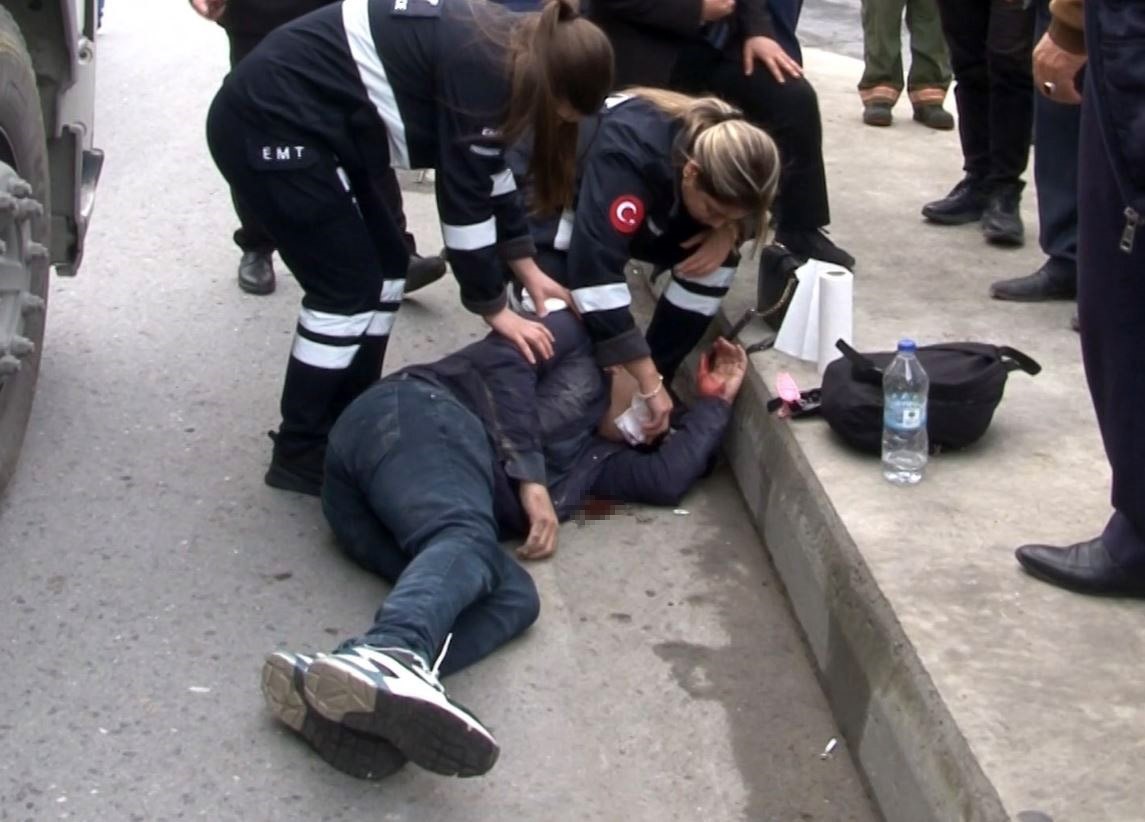 Yolun karşısına geçmeye çalışan yayaya hafriyat kamyonu çarptı