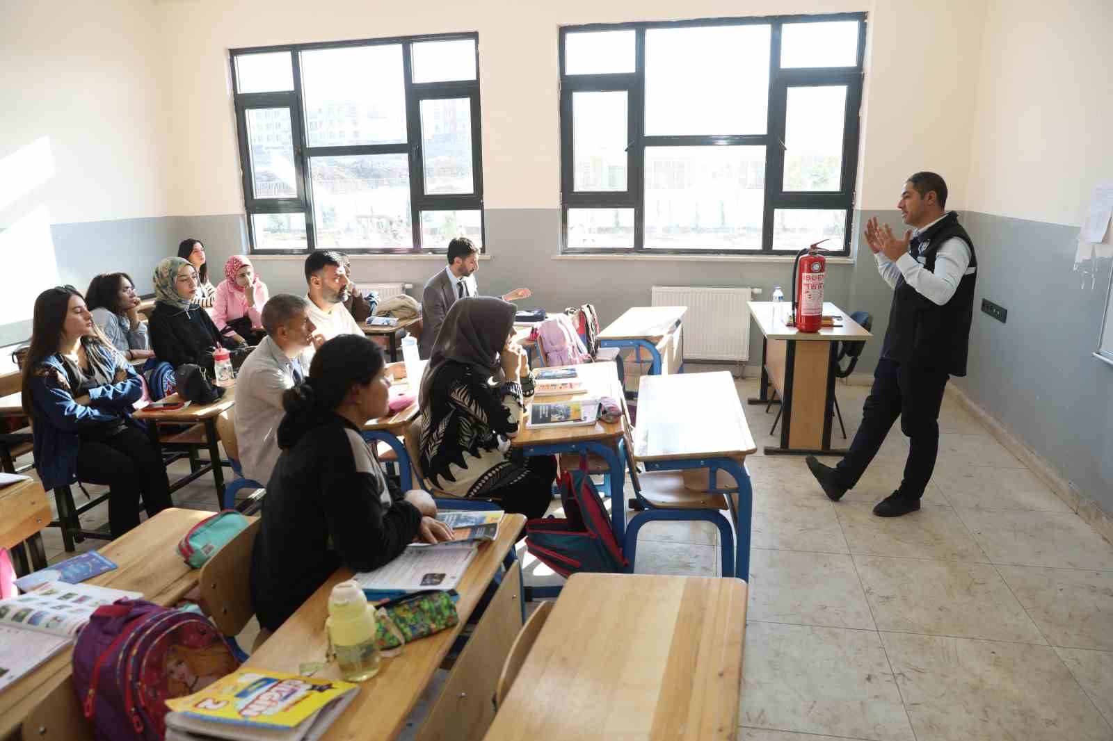 Diyarbakır’da afet farkındalık eğitimleri devam ediyor
