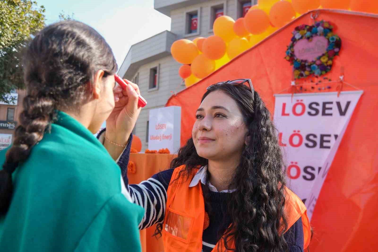 Uludağ Enerji ve LÖSEV, ’Turuncu Çadır’da bir araya geldi
