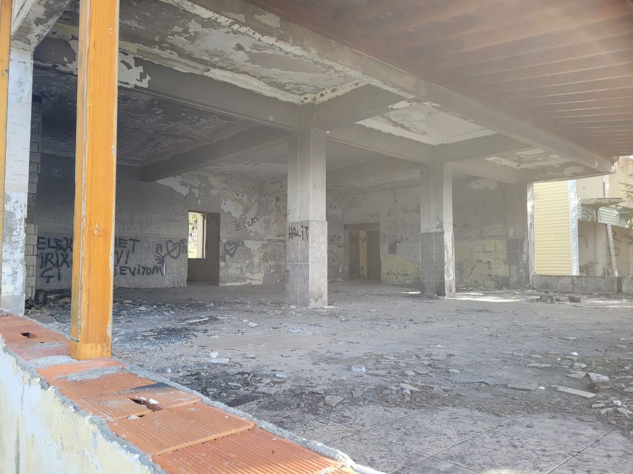 Viraneye dönen Paşa Yaylası Oteli ayağa kalkacağı günü bekliyor
