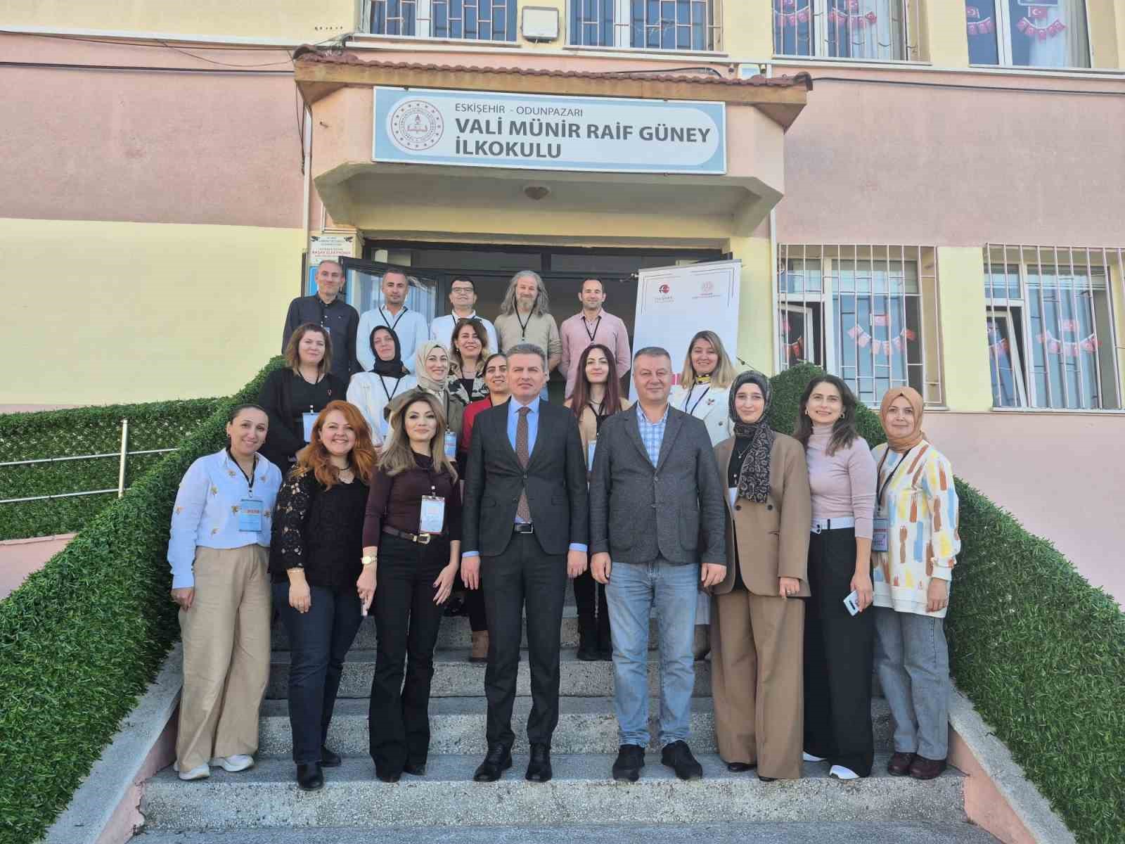 Eskişehir’de Harezmi Eğitim Programı öğretmen eğitimleri başladı
