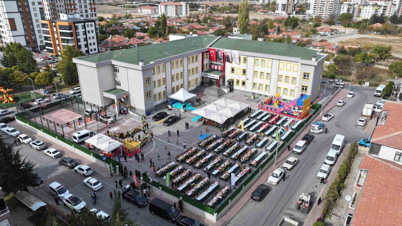 Başkan Çolakbayrakdar: "Eğitim için ne gerekiyorsa her zaman hazırız"
