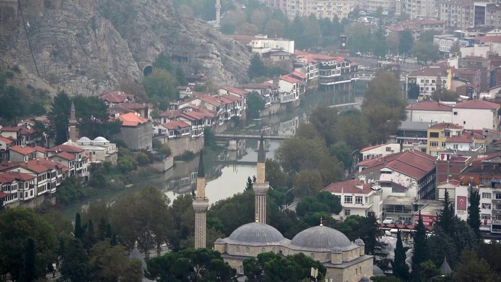 Amasya’da defineciler tünel kazdı: Polis ve müze yetkilileri inceleme başlattı