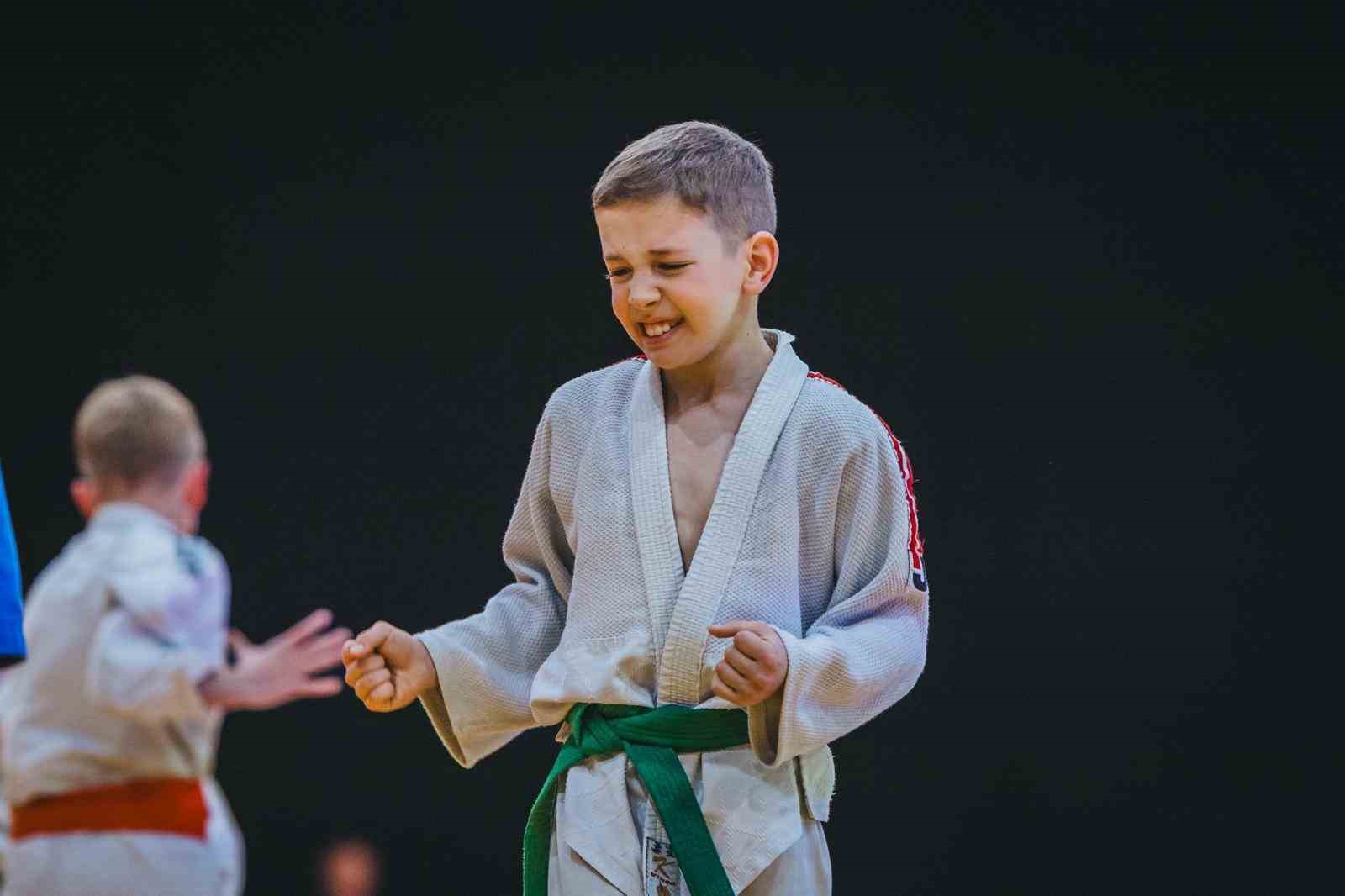 Avrupa’da zirveye adım: Ümraniye judoda kupayı kaldırdı