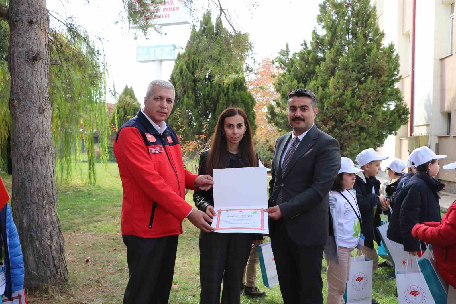 Sivas’ta minikler turşu kurup tarhana paketledi