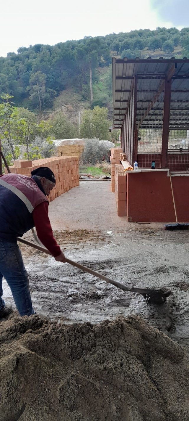 Bahçeköy Mahallesi’nde dernek alanı yenileniyor
