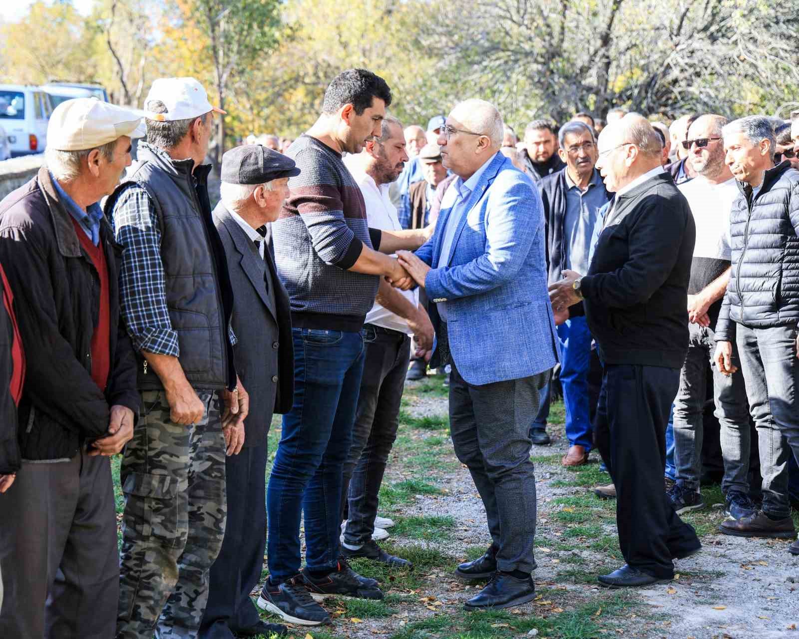 Çamelili sanatçısı Cemil Çağdaş son yolculuğuna uğurlandı
