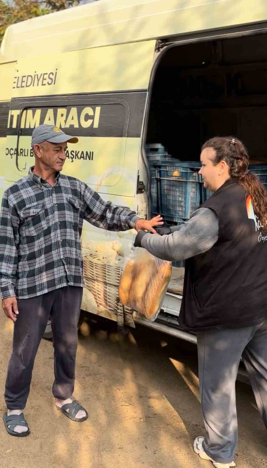Koçarlı’da Mobil Halk Ekmek aracı beğeni topluyor

