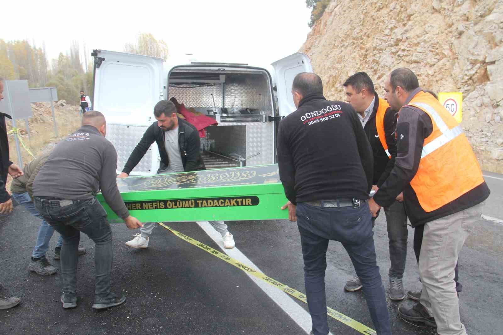 Konya&rsquo;da otomobiller &ccedil;arpıştı: 1 &ouml;l&uuml;, 3 yaralı
