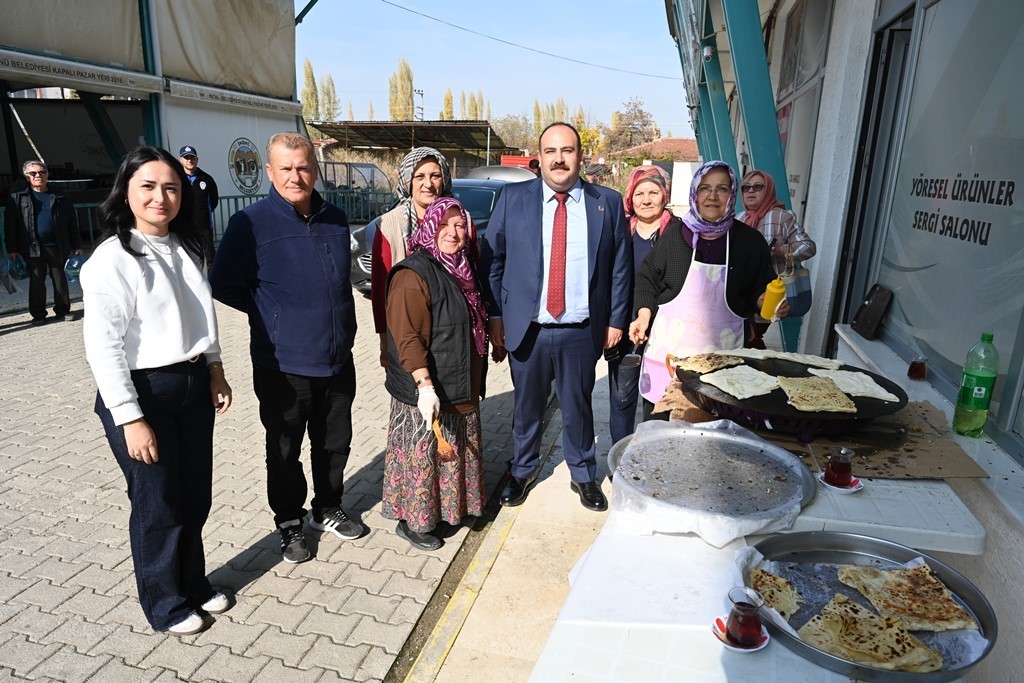 İnönülü kadınlardan gözleme ikramı
