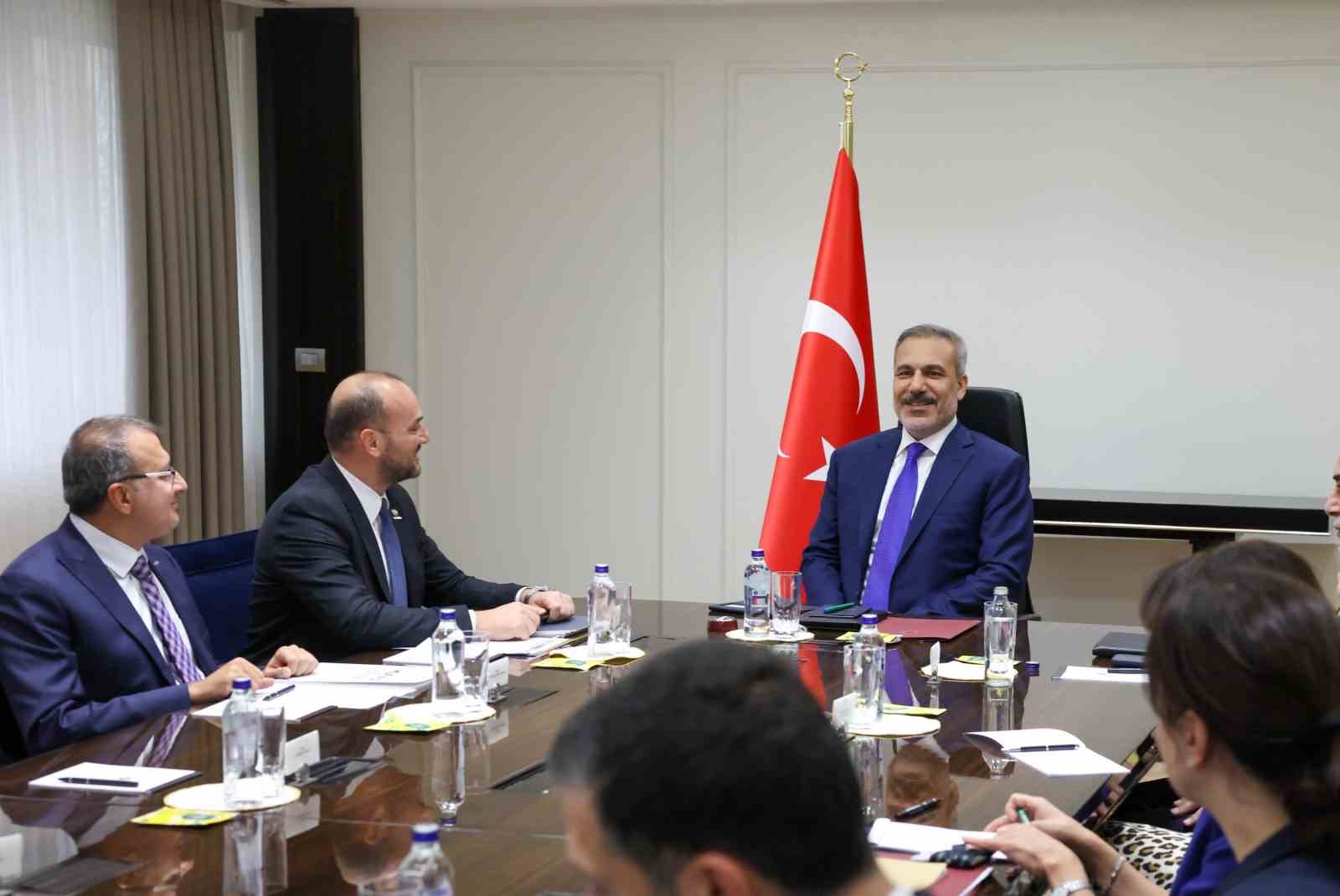 Bakan Fidan, MÜSİAD Genel Başkanı Özdemir’i kabul etti
