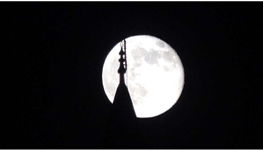 Şişkin ay g&ouml;rsel ş&ouml;len sundu
