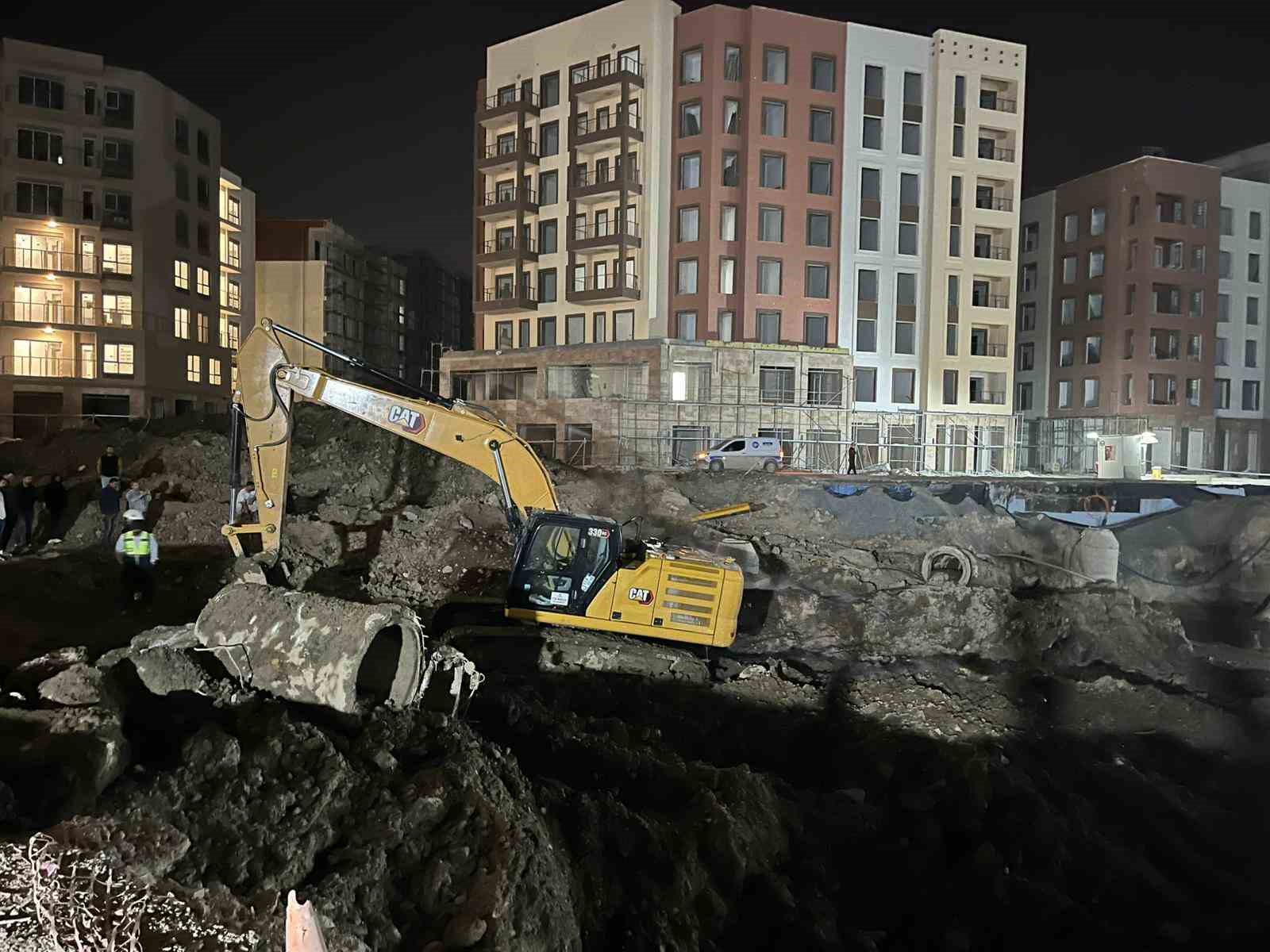 Doğal gaz patlamasıyla &ccedil;ıkan yangında 2 iş&ccedil;i yaralandı
