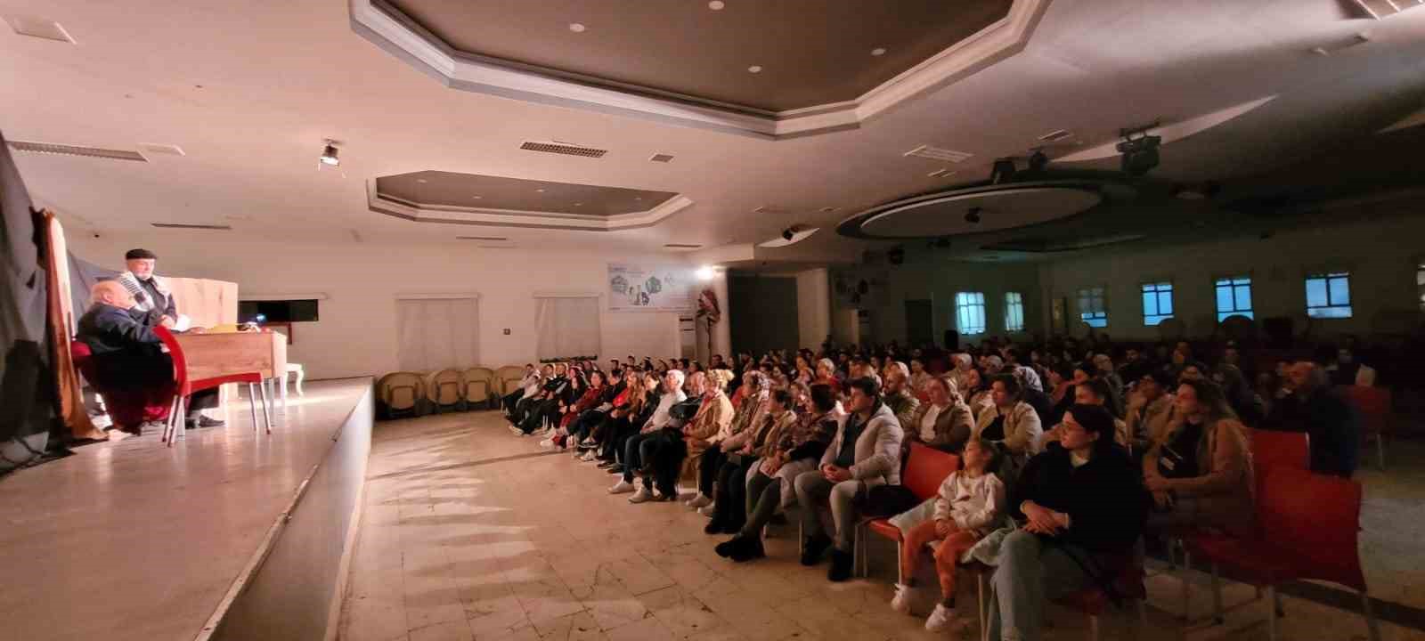 Sarıg&ouml;l&rsquo;de tiyatro etkinliği b&uuml;y&uuml;k beğeni topladı
