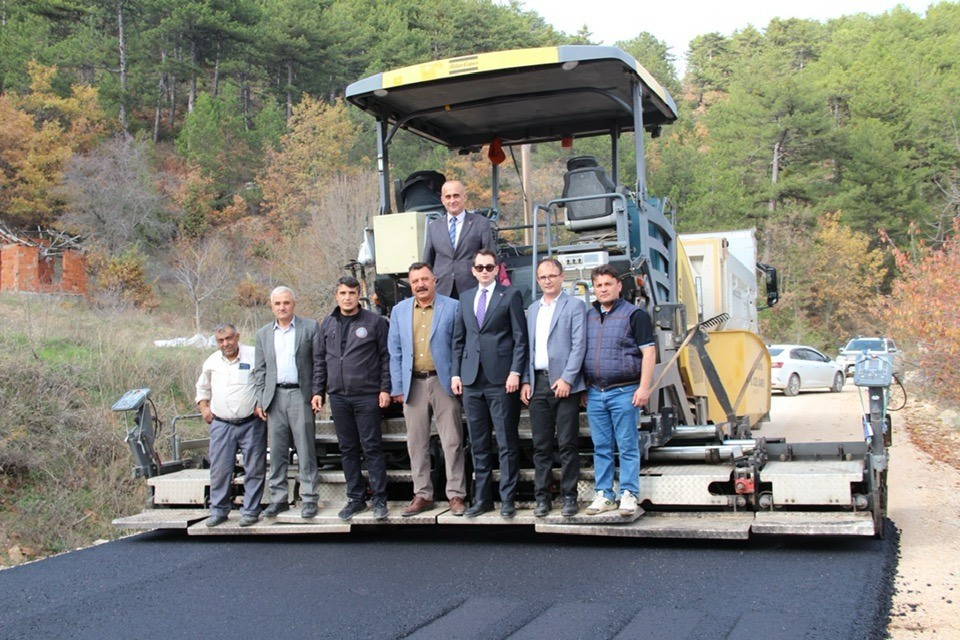 Hisarcık Kaymakamı Atam; "K&ouml;y yolları vatandaşların g&uuml;nl&uuml;k yaşamında b&uuml;y&uuml;k &ouml;nem taşımaktadır"
