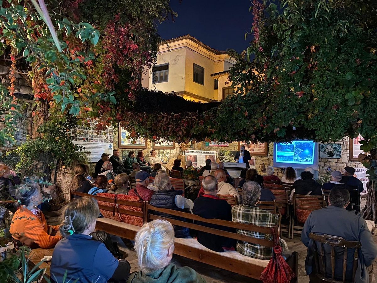 Doğaseverler Kuşadası ’Kocagöl’e dikkat çekti
