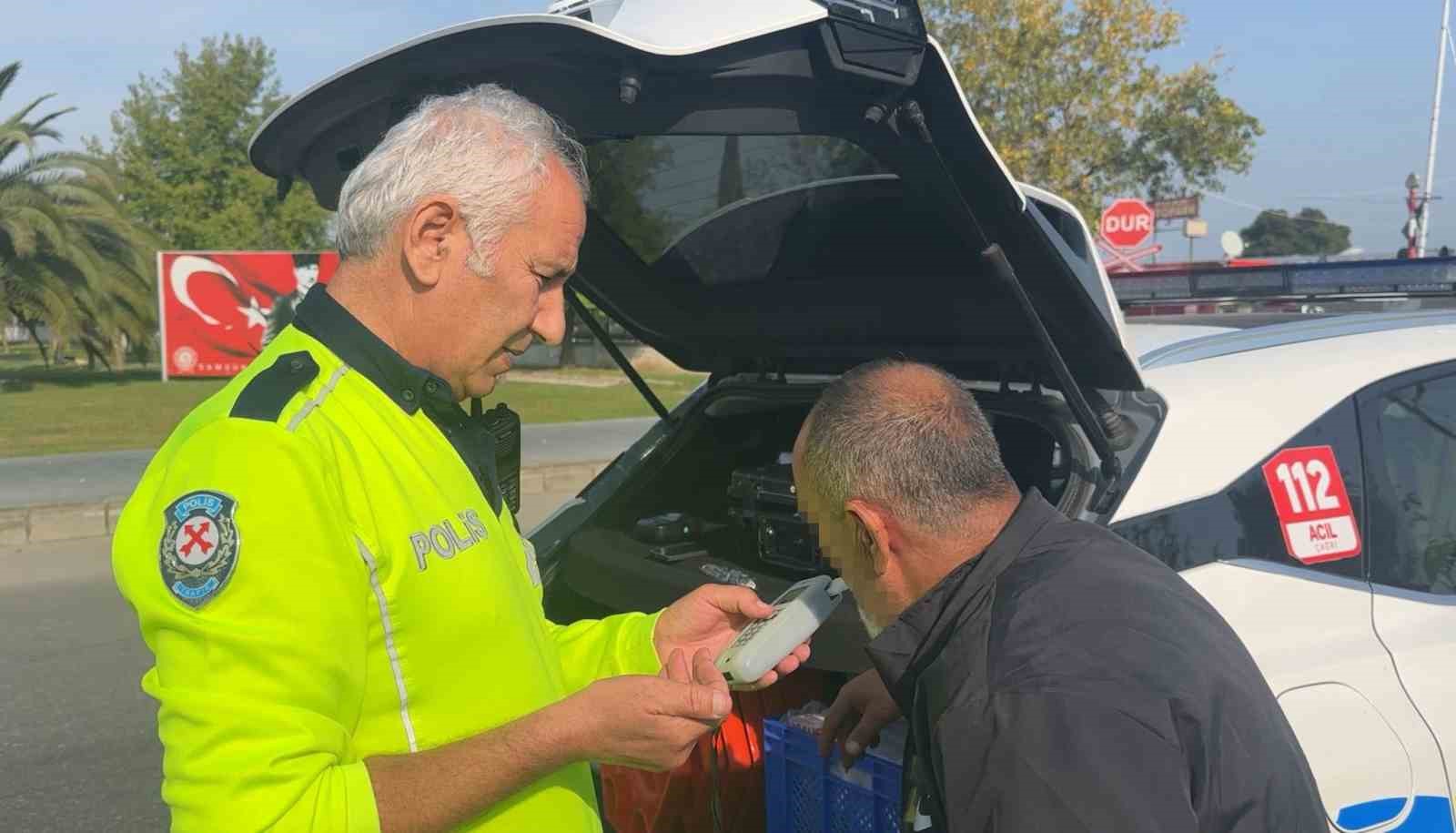 Samsun’da yayaya çarpmamak için fren yaptı, direğe çarptı: 1 yaralı