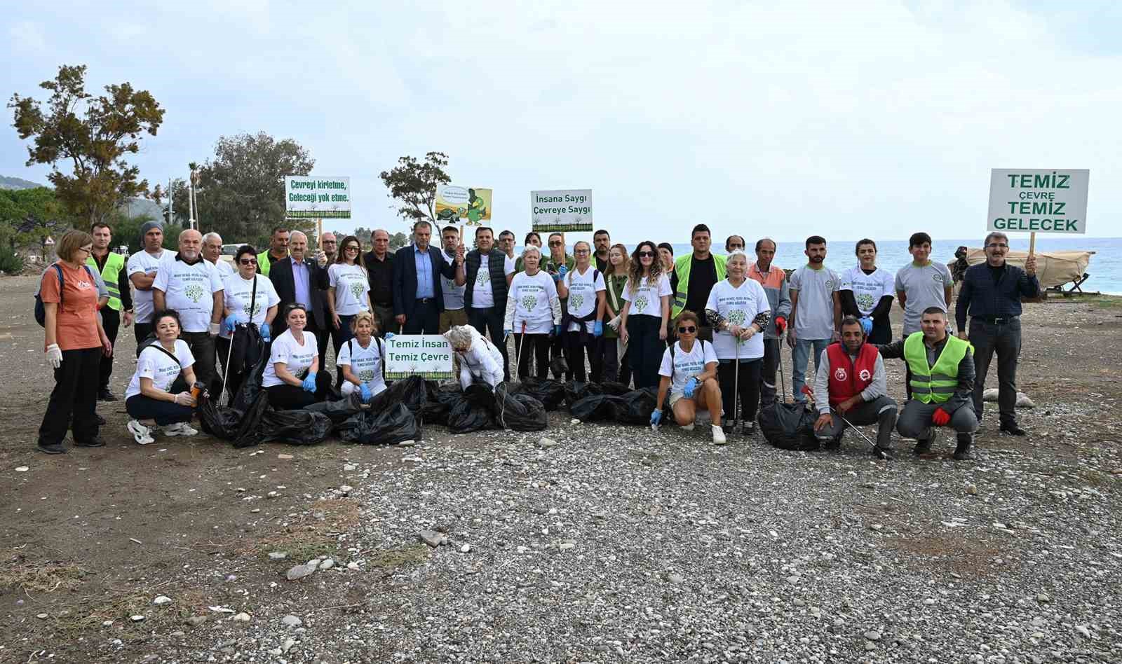 Çamyuva Sahili’nde temizlik
