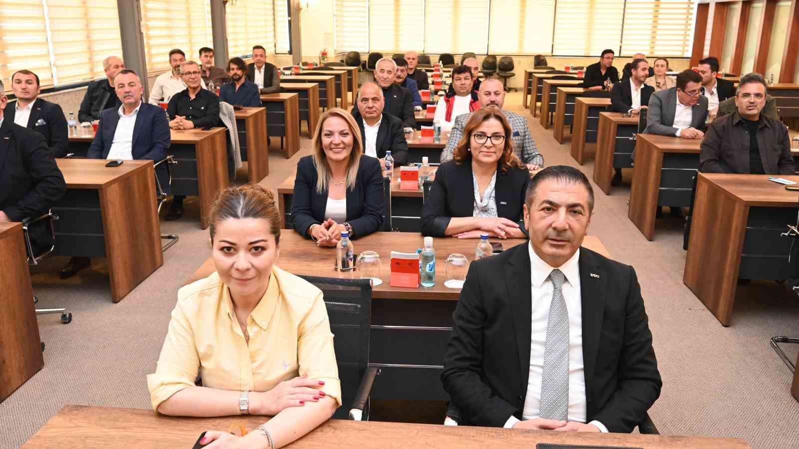 Başkan Erdoğan meclis üyelerine "Biz bir aileyiz" diye seslendi
