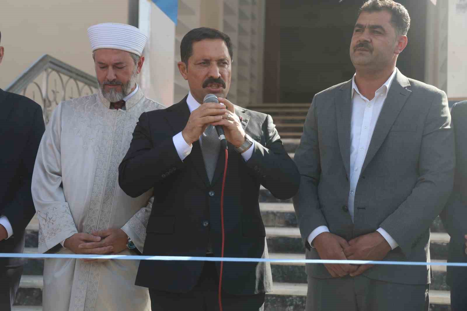 Depremin yıktığı kentte inşası tamamlanan 107’nci cami ibadete açıldı
