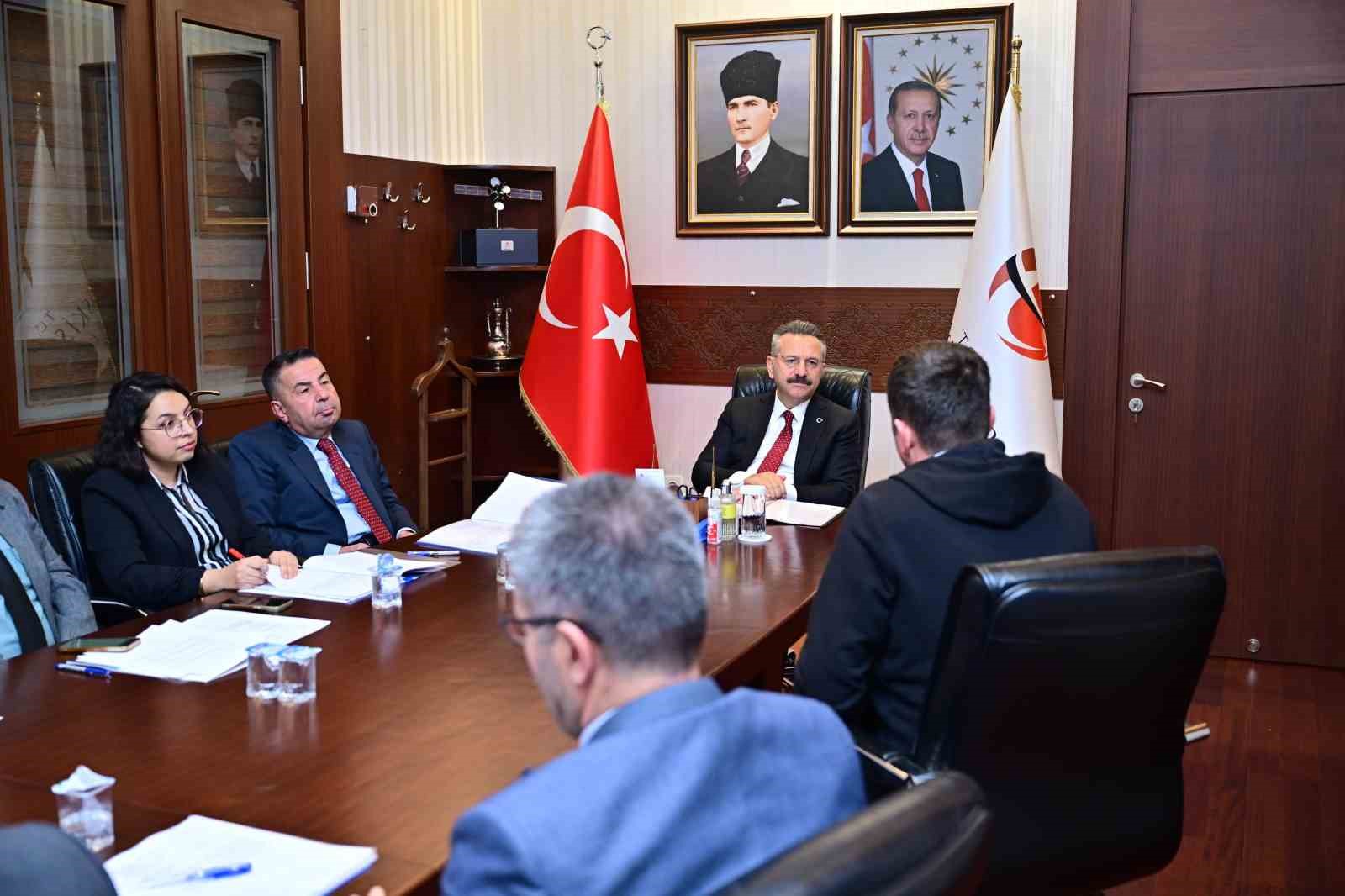 Vali Aksoy, vatandaşların talebini dinledi
