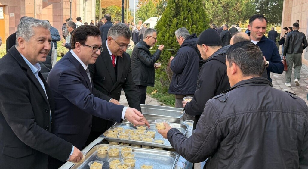 "Yaşayan İnsan Hazinesi" unvanına sahip çini sanatçısı Hamza Üstünkaya için DPÜ’de anma töreni düzenlendi
