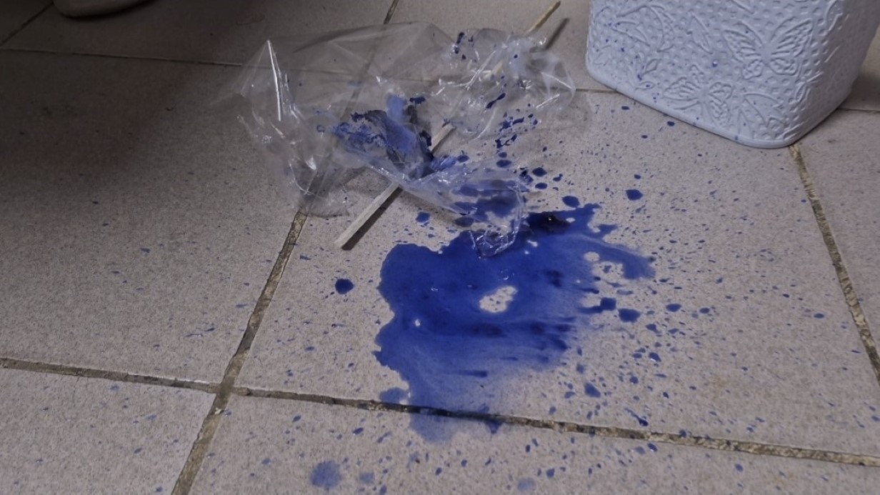 Sultangazi’de pamuk şeker aldı, gıda boyası çıktı: 5 yaşındaki çocuk ağzı köpürerek hastalandı